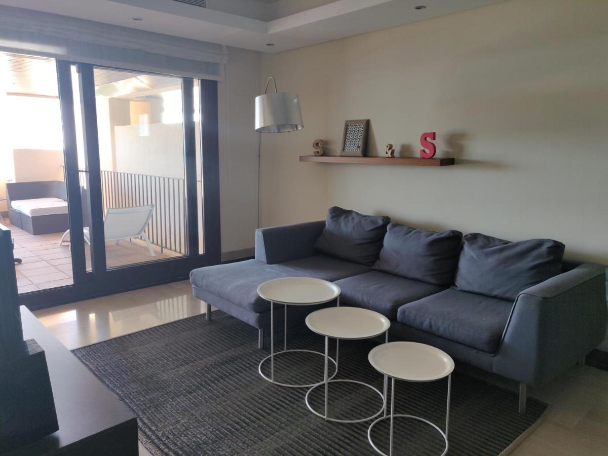 Bahia De La Plata Seafront Apartment Estepona Exterior photo