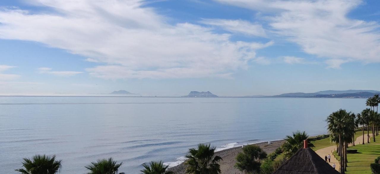 Bahia De La Plata Seafront Apartment Estepona Exterior photo