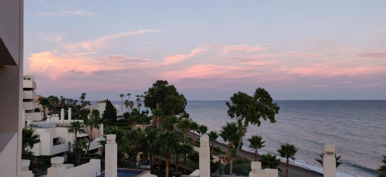 Bahia De La Plata Seafront Apartment Estepona Exterior photo